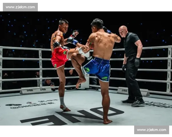 舍身踢两度读秒！苏阿布莱克踢拳首秀震撼 KO 桑阿希提